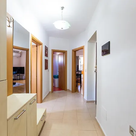 In The Center Of Apartman