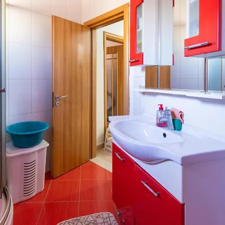 In The Center Of Apartman